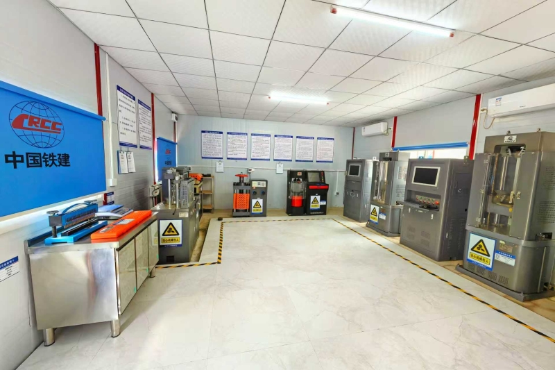 試驗室內部(覃禮思 攝).jpg